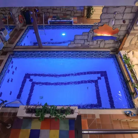 Blue Home, Luxury With Pool In The Centre فيلة لاريسا