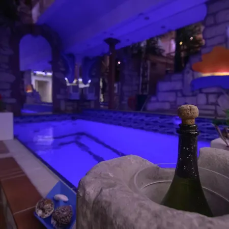 Blue Home, Luxury With Pool In The Centre