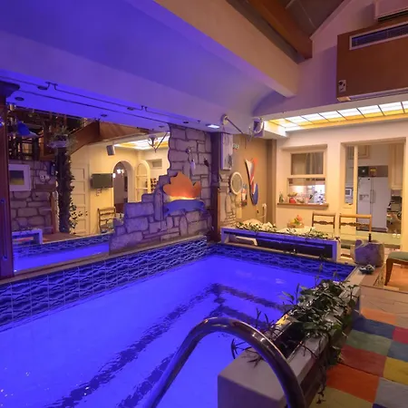 Blue Home, Luxury With Pool In The Centre فيلة