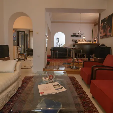 Blue Home, Luxury With Pool In The Centre Larissa
