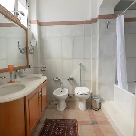 Villa Blue Home, Luxury With Pool In The Centre *