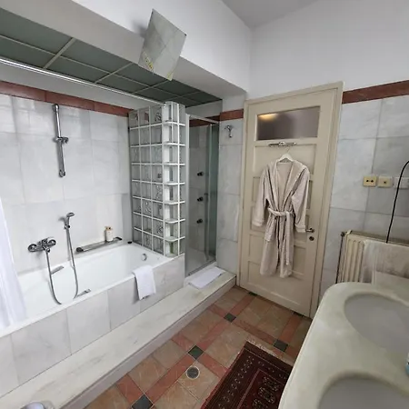 Blue Home, Luxury With Pool In The Centre فيلة