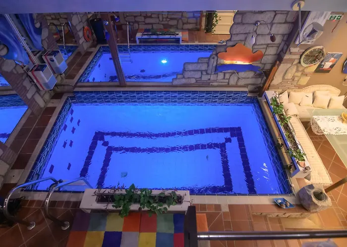 Blue Home, Luxury With Pool In The Centre Villa Larissa