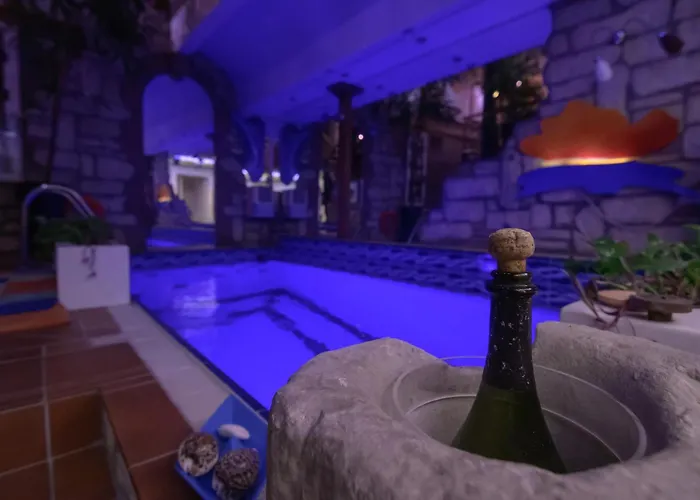 Blue Home, Luxury With Pool In The Centre