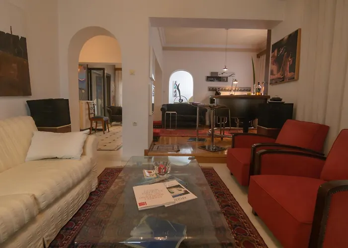 Blue Home, Luxury With Pool In The Centre Larissa