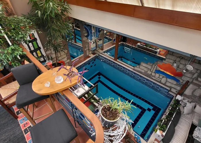 Blue Home, Luxury With Pool In The Centre * 拉里萨