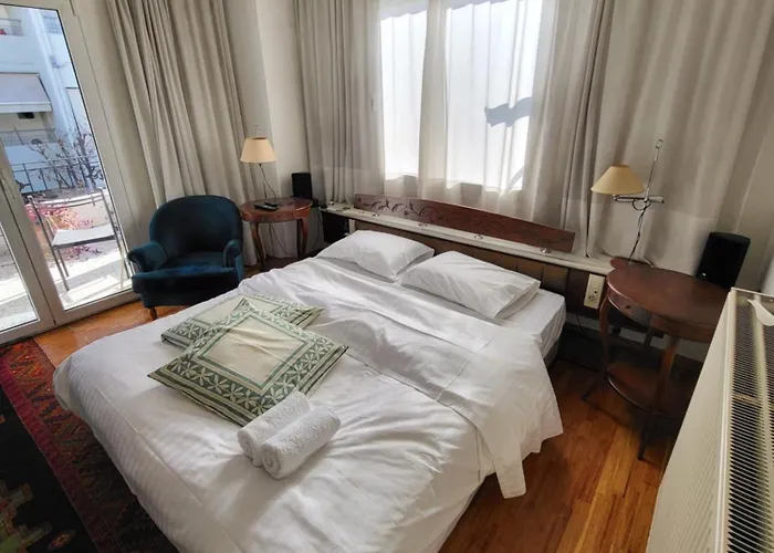 Blue Home, Luxury With Pool In The Centre 拉里萨