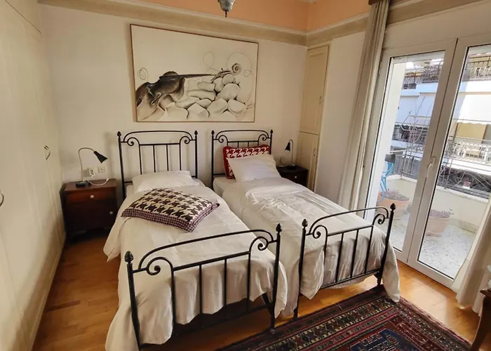 别墅 Blue Home, Luxury With Pool In The Centre 拉里萨